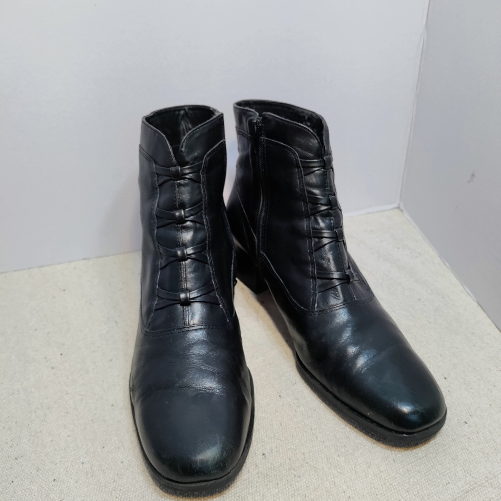 Laura Scott boots